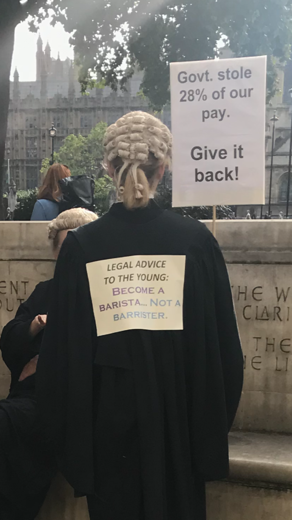 Criminal barristers are on strike over legal aid (ES)