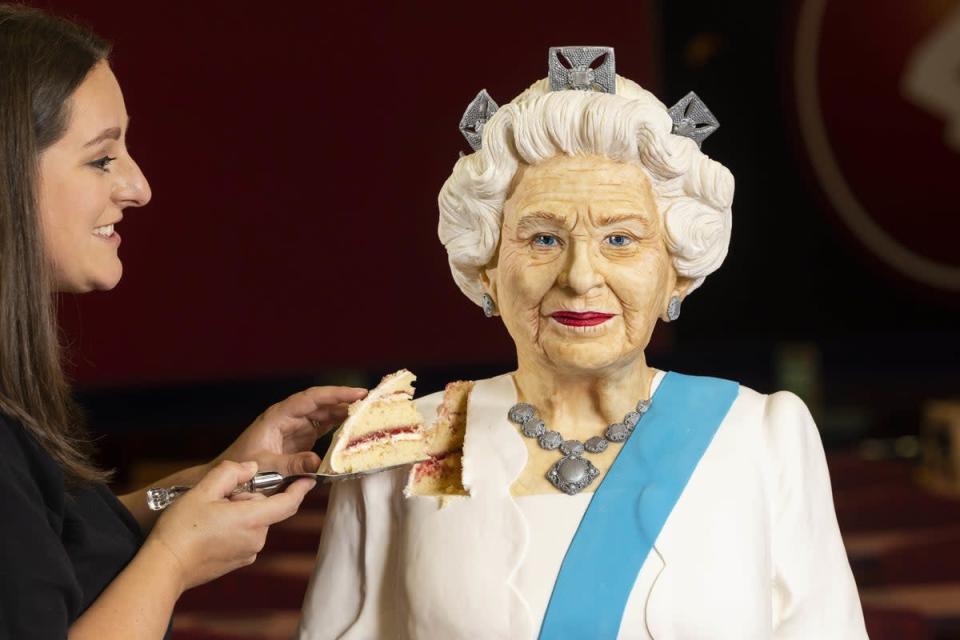 Baker Lara Mason with her life-sized cake of the Queen (Fabio De Paola) (PA Wire)