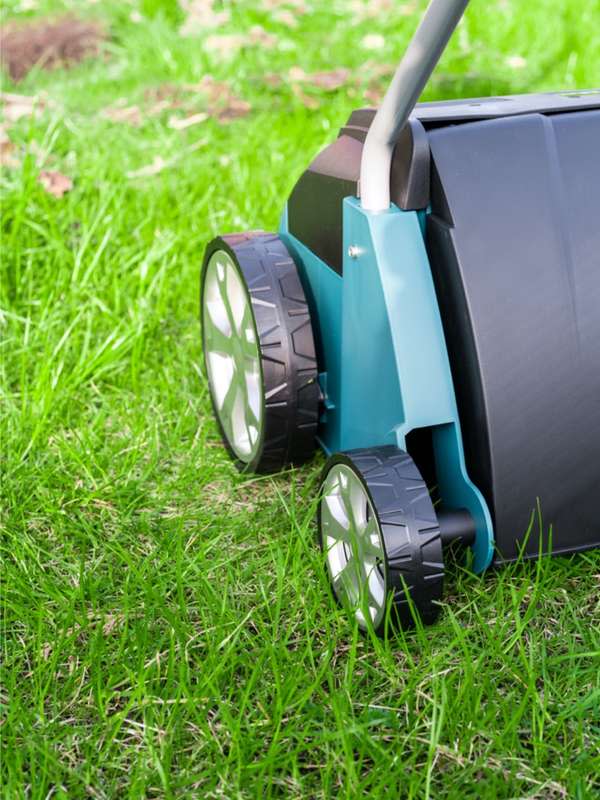 Aerating machine for lawn