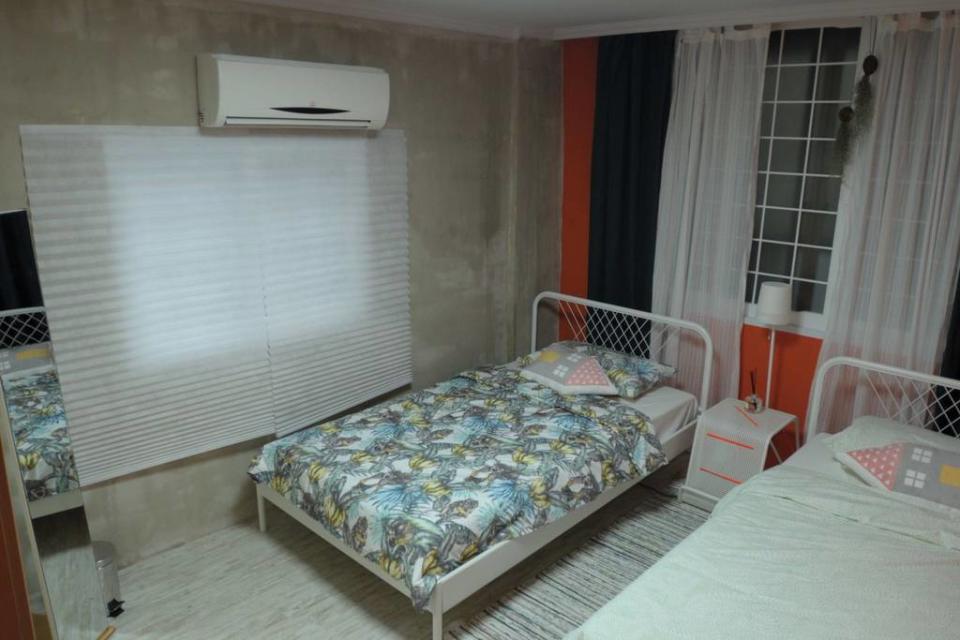 <p>The second bedroom has separate beds. (Airbnb) </p>