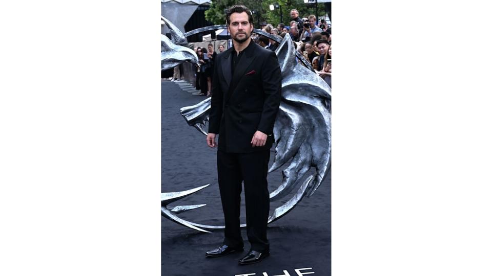 Henry Cavill double-breasted suit the witcher premiere