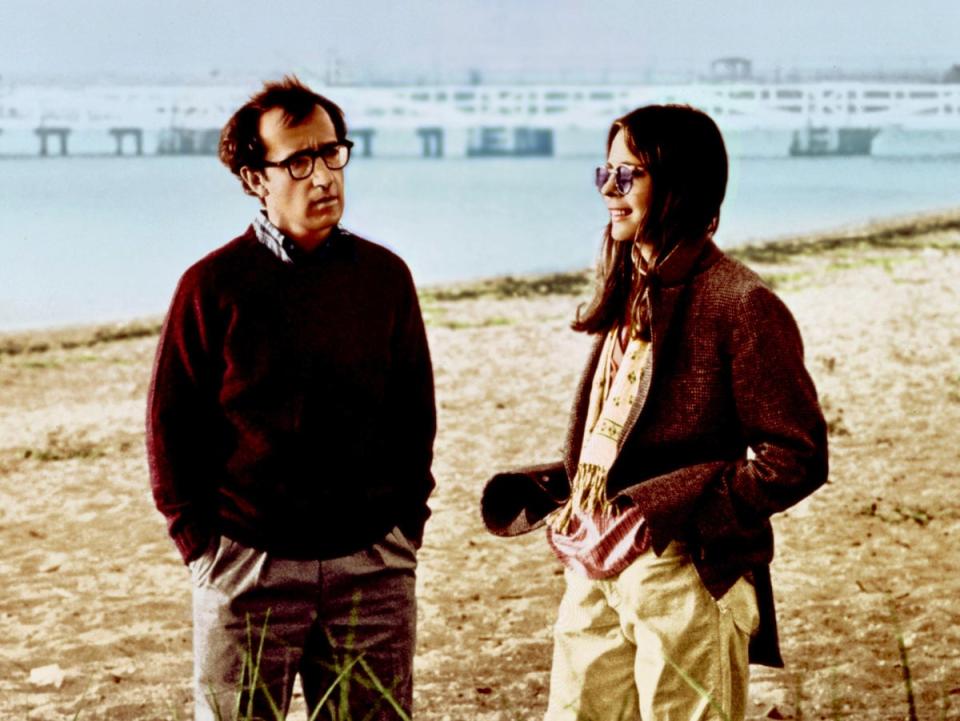 Woody Allen y Diane Keaton en ‘Annie Hall’ (Rollins-Joffe/United Artists/Kobal/Shutterstock)