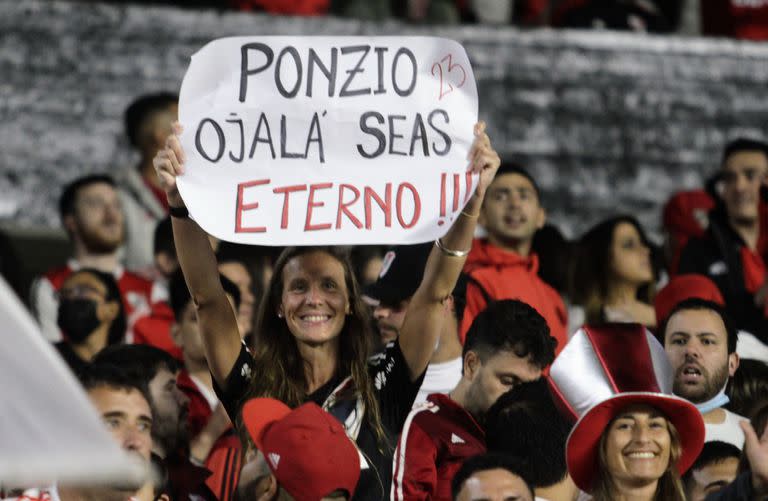 Admiración, adoración: el reconocimiento de los hinchas de River para Ponzio