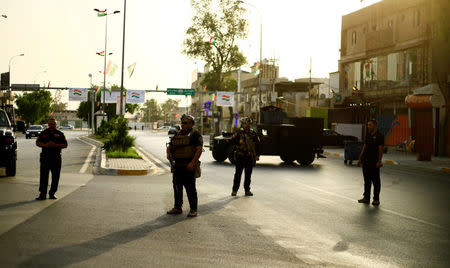 Iraqi SWAT troopers stand guard during Kurds independence referendum in Kirkuk, Iraq September 25, 2017. REUTERS/Thaier Al-Sudani