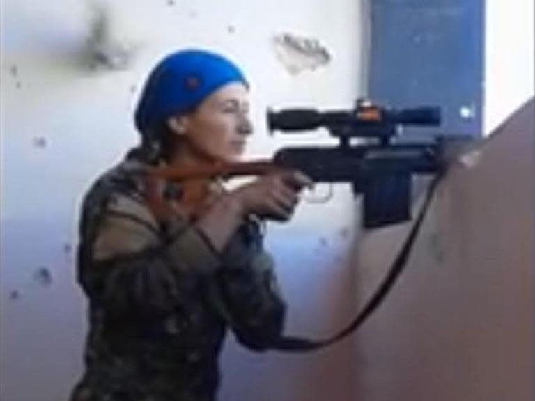 Kurdish woman fighting Isis in Raqqa laughs after being narrowly missed by sniper