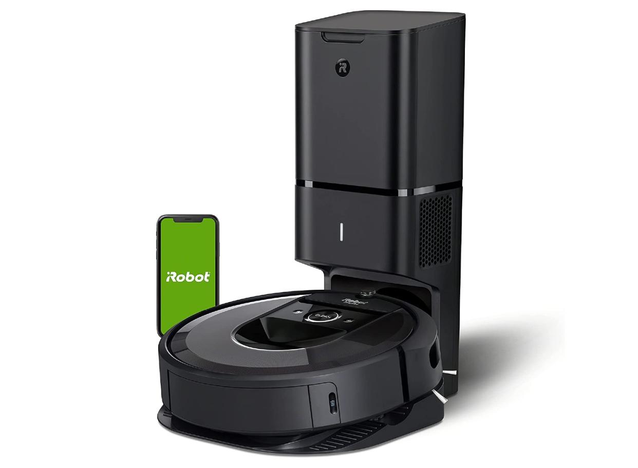 This Roomba’s filter collects up to 99% of pet allergens. (Source: Amazon)