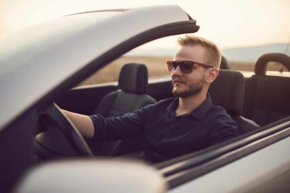 La falta de empatía y el modelo de coche están relacionados. 