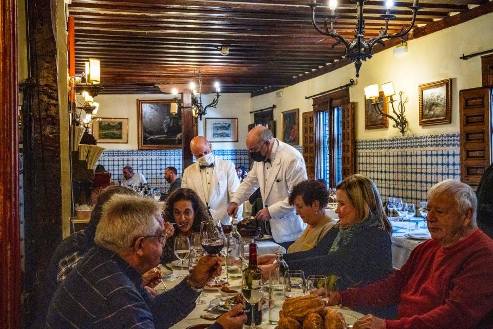 A group of people sitting at a table in a restaurant.