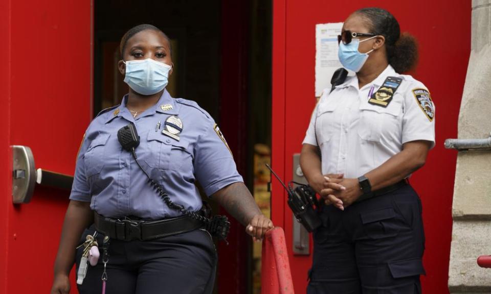 <span>Photograph: John Minchillo/AP</span>