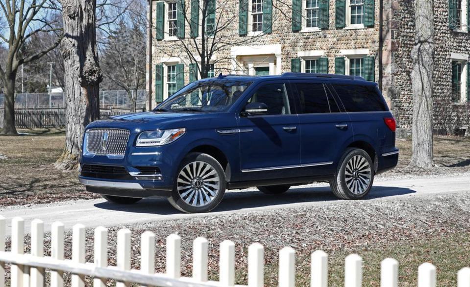 20. Lincoln Navigator / Navigator L – 450 HP