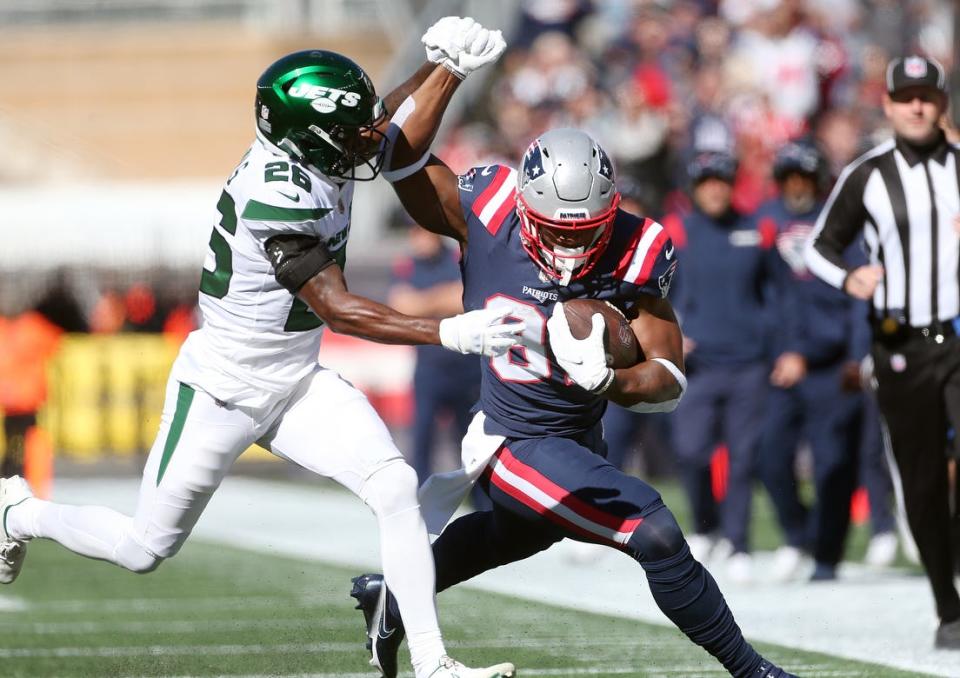 Patriots tight end Jonnu Smith, in action against the Jets last season, managed just 28 catches for 294 receiving yards and one touchdown last year. He could respond this year with his best season ever.