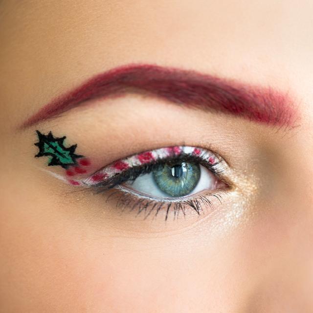 47 Cute Makeup Looks to Recreate : Pink Eyeshadow + Rhinestones