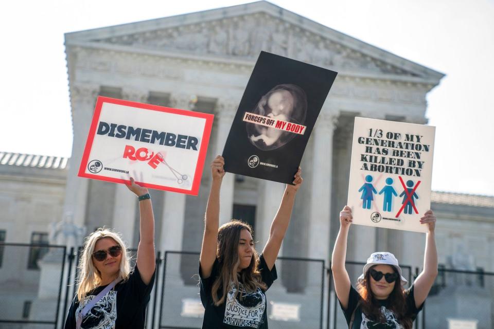 Photos From Outside the Supreme Court After Roe v. Wade Is Overturned