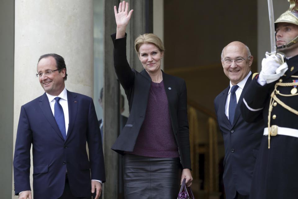 French President Francois Hollande (L) and Labour minister Michel Sapin (R) welcome Denmark's Prime Minister Helle Thorning Schmidt as she arrives at the Elysee Palace in Paris, November 12, 2013, to attend an international summit on youth unemployment attended by heads of states from EU countries. REUTERS/Philippe Wojazer (FRANCE - Tags: POLITICS BUSINESS EMPLOYMENT)