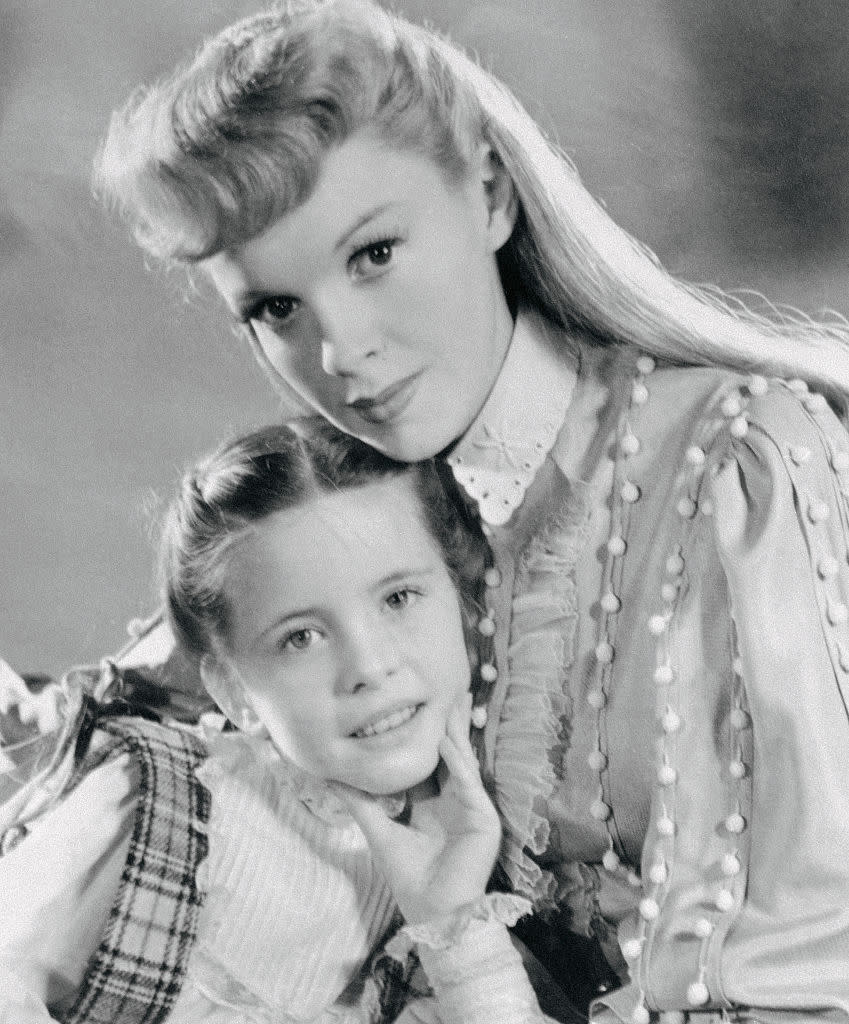 Margaret O'Brien and Judy Garland in Meet Me in St. Louis