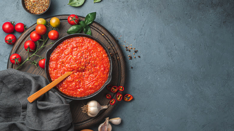 tomato sauce cast iron pan