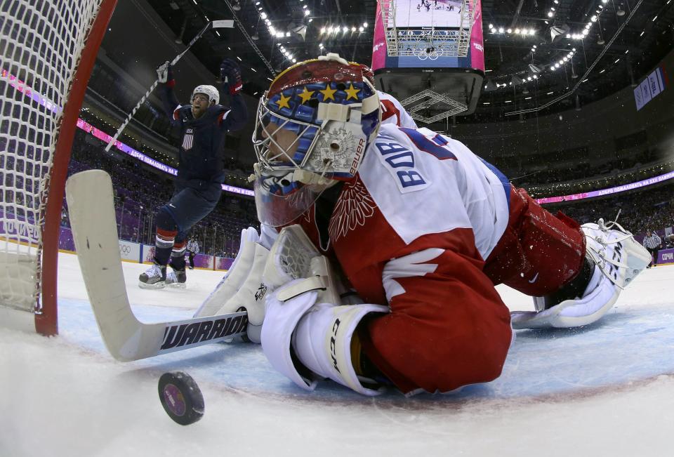 Team USA's Phil Kessel (L) celebrates a goal by teammate Cam Fowler on Russia's goalie Sergei Bobrovski during the second period of their men's preliminary round ice hockey game at the Sochi 2014 Winter Olympic Games February 15, 2014. REUTERS/Bruce Bennett/Pool (RUSSIA - Tags: SPORT ICE HOCKEY OLYMPICS TPX IMAGES OF THE DAY)