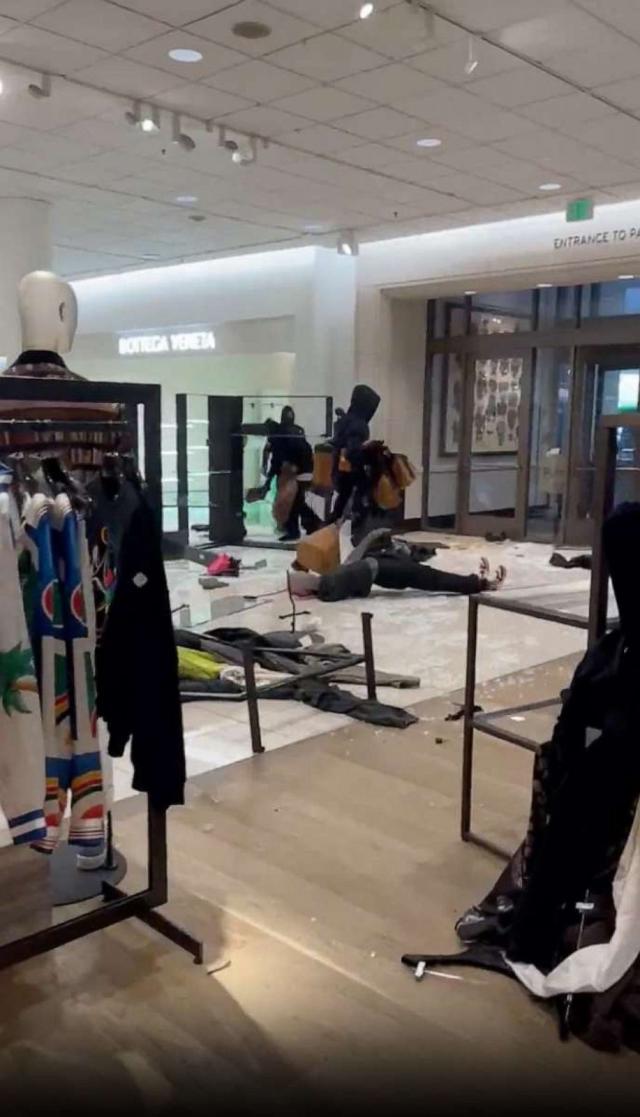 L.A. Nordstrom robbery: flash mob ransacks Topanga Mall store
