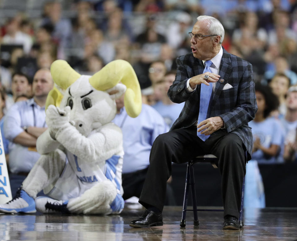 North Carolina head coach Roy Williams directs his team during the first half against Gonzaga in the finals of the Final Four NCAA college basketball tournament, Monday, April 3, 2017, in Glendale, Ariz. (AP Photo/Mark Humphrey)