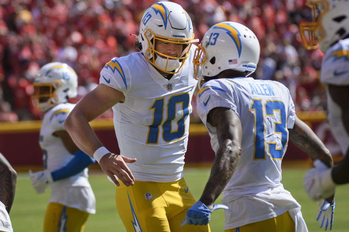 Week 4 DraftKings Monday Night Football Showdown: Los Angeles Chargers vs.  Las Vegas Raiders, Fantasy Football News, Rankings and Projections