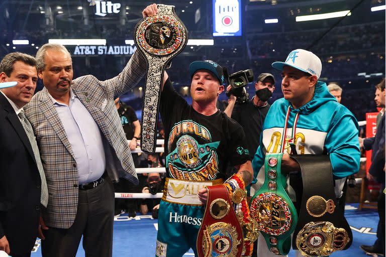 Saul "Canelo" Alvarez, con su triunfo sobre Billy Joe Saunders, unificó tres coronas de la categoría supermediano