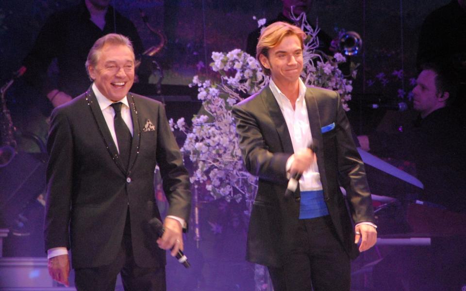 ... und hier im Jahr 2011 beim "Frühlingsfest der Volksmusik" (mit Karel Gott, links). Flori, der Lausbub, ist erwachsen geworden! (Bild: Getty Images/Peter Bischoff)