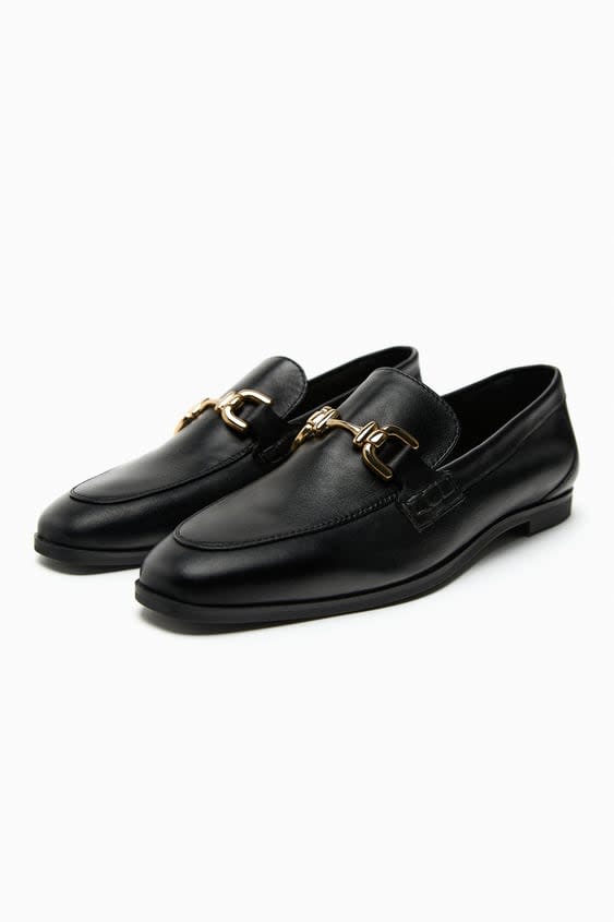 <p><a href="https://go.redirectingat.com?id=74968X1596630&url=https%3A%2F%2Fwww.zara.com%2Fus%2Fen%2Fbuckled-soft-leather-loafers-p12505110.html&sref=https%3A%2F%2Fwww.harpersbazaar.com%2Ffashion%2Fstreet-style%2Fg7872%2Ffall-autumn-outfits%2F" rel="nofollow noopener" target="_blank" data-ylk="slk:Shop Now;elm:context_link;itc:0;sec:content-canvas" class="link ">Shop Now</a></p><p>Buckled Black Loafers</p><p>zara.com</p><p>$69.90</p>