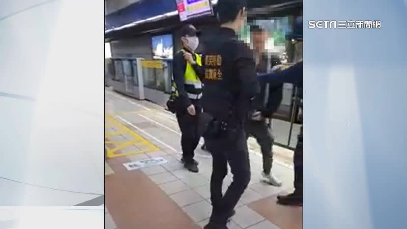 一名男子未戴口罩進入捷運站，遭到勸阻後大聲咆嘯。