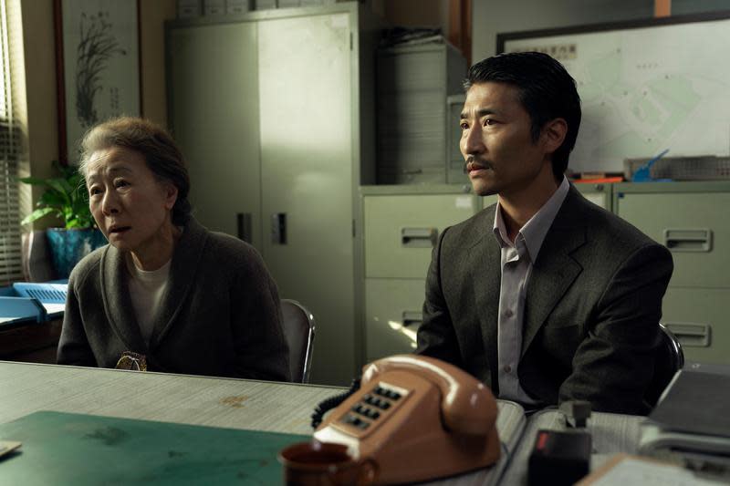 《柏青哥》中尹汝貞（左）飾演老年善慈，與在日朝鮮人演員朴昭熙（右）是母子。（Apple TV+提供）