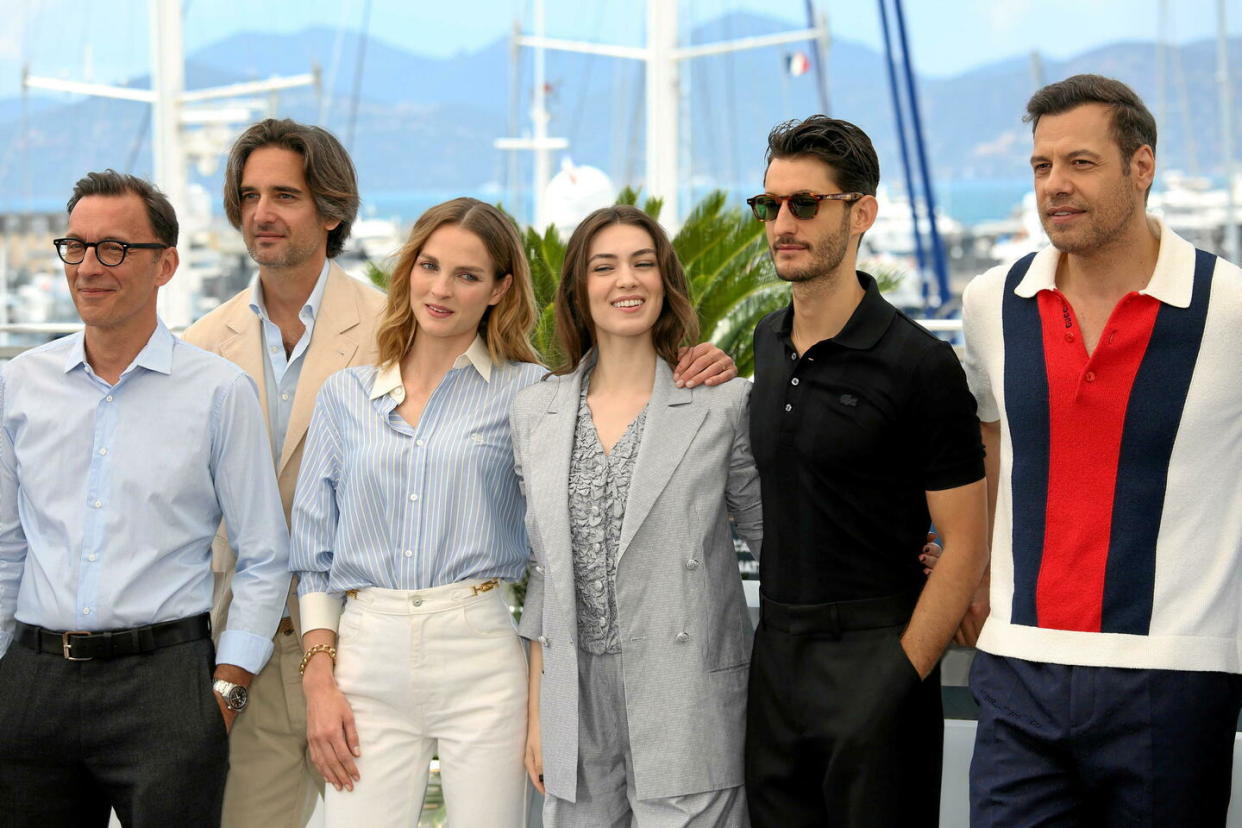 Photocall du film au Festival de Cannes avec Alexandre de La Patelliere, Dimitri Rassam, Adele Simphal, Anamaria Vartolomei, Pierre Niney et Laurent Lafitte.  - Credit:Isabelle Vautier / Starface