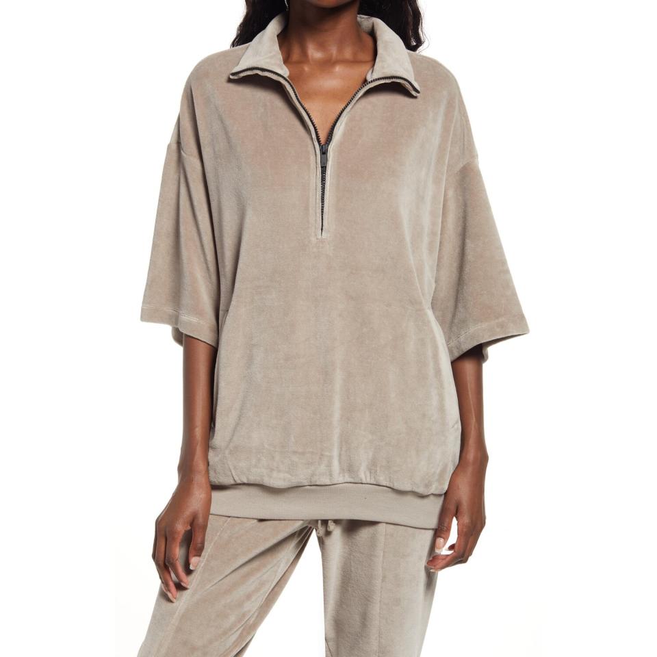 FEAR OF GOD ESSENTIALS Velour Oversize Half Zip Pullover