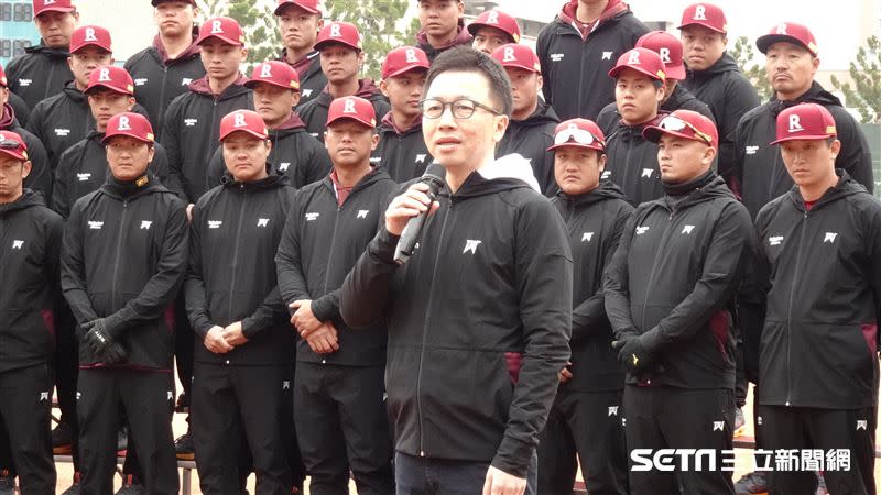 樂天桃猿24日嘉義縣棒球場開訓，領隊川田喜則。（圖／記者張沛嘉攝影）