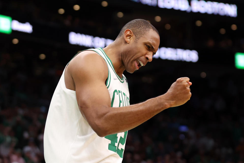 Al Horford #42 de los Boston Celtics reacciona después de un rebote ofensivo en el segundo cuarto contra los Golden State Warriors durante el tercer juego de las finales de la NBA de 2022. (Foto: Maddie Meyer/Getty Images)