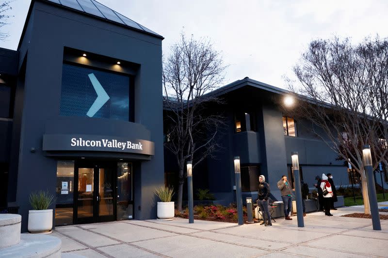 FILE PHOTO: Customers lineup outside of the Silicon Valley Bank headquarters in Santa Clara