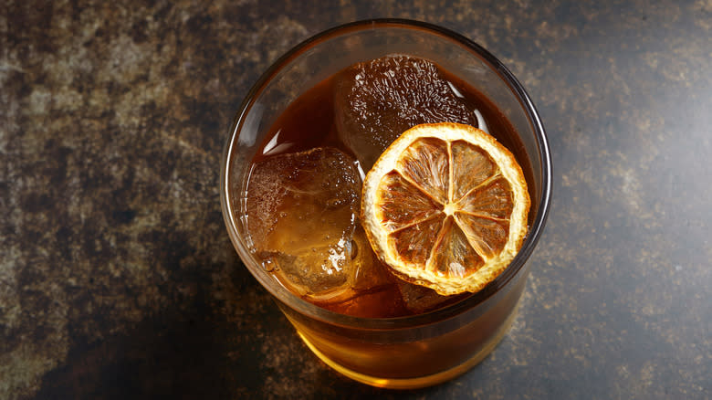 Cocktail with non-alcoholic Old Fashioned bitters