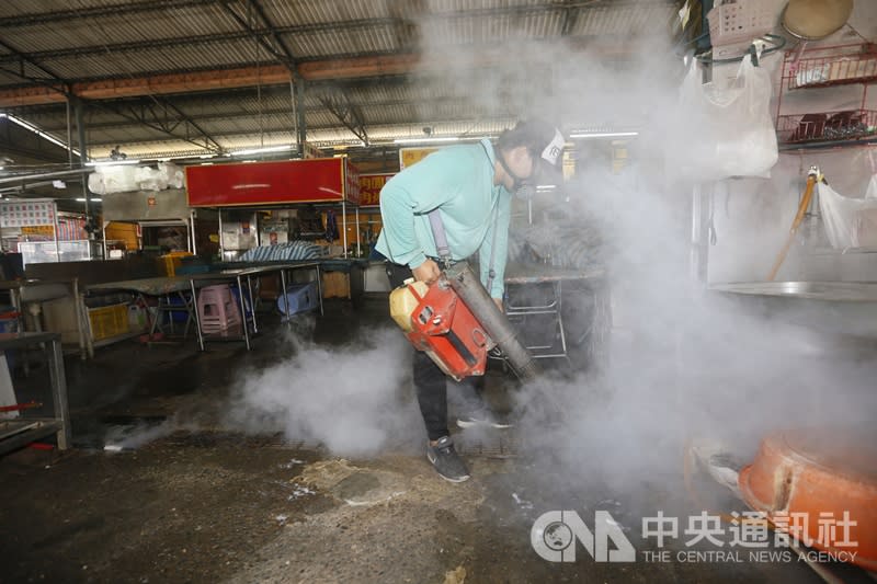 本土登革熱增1例 疾管署：疑與桃園區群聚有關。（消毒檔案照）