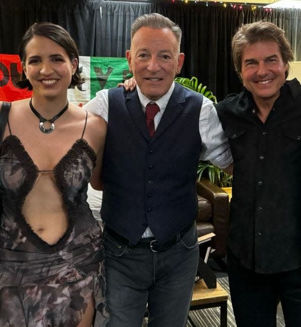 Bruce Springsteen, Tom Cruise, Victoria Canal snap a backstage photo in  London