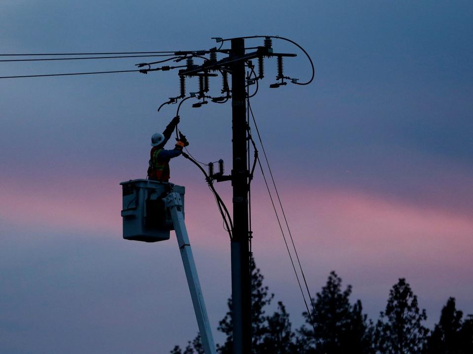 paradise repair power lines camp fire