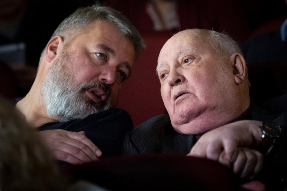 Muratov with former President Mikhail Gorbachev (AP)