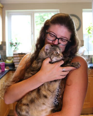 <p>WHISKASÂ® and GUINNESS WORLD RECORDSÂ®</p> Bella the cat with her owner, Nicole Spink