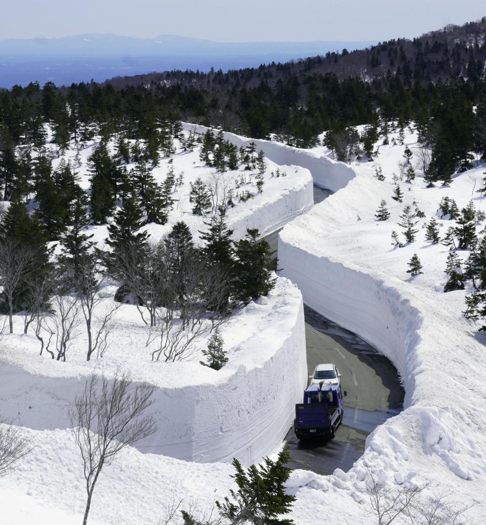 A snow corridor