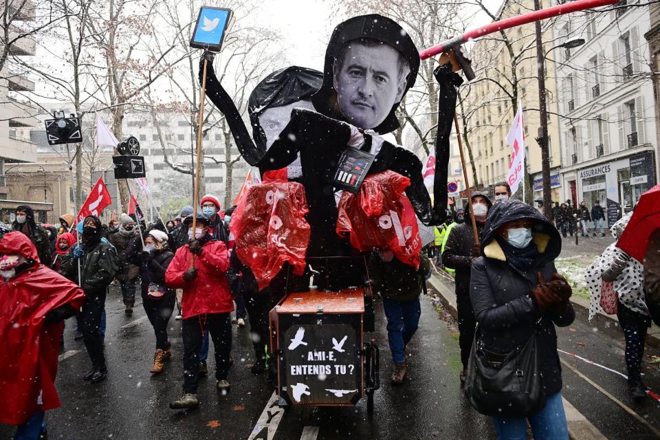 La manifestation contre la loi sécurité globale ce samedi à Paris - MARTIN BUREAU / AFP