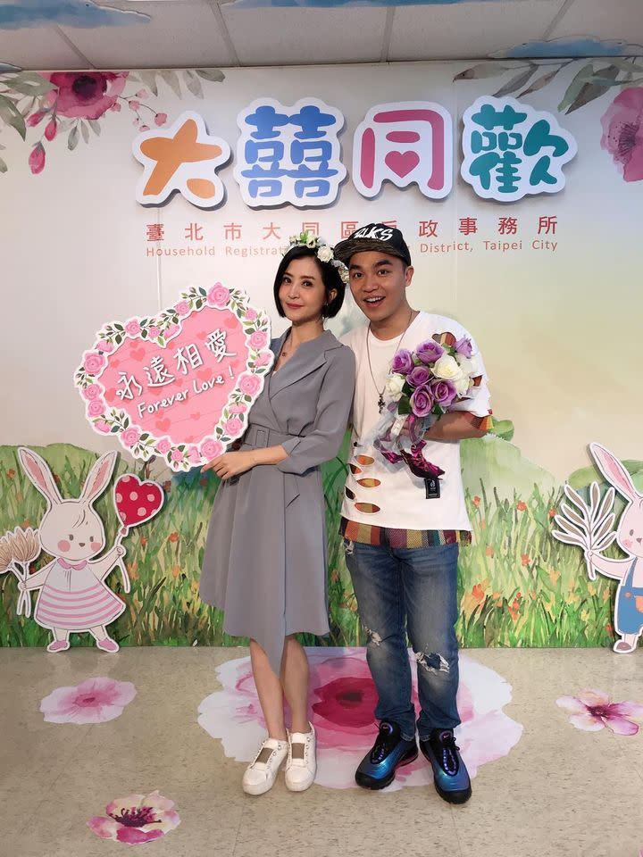 李亮瑾、張峰奇結婚了。（圖／翻攝自臉書）