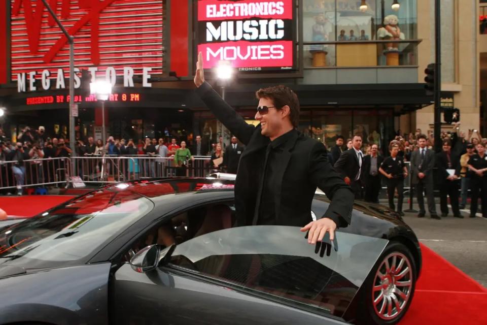 Mit diesem Bugatti Veyron erschien der Schauspieler zur Premiere von "Mission: Impossible III" im Jahr 2006.  - Copyright: E. Charbonneau/WireImage/Getty Images