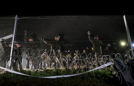 Hungarian soldiers close a border with Croatia near the village of Botovo, Croatia in this October 17, 2015 file photo. REUTERS/Antonio Bronic/Files