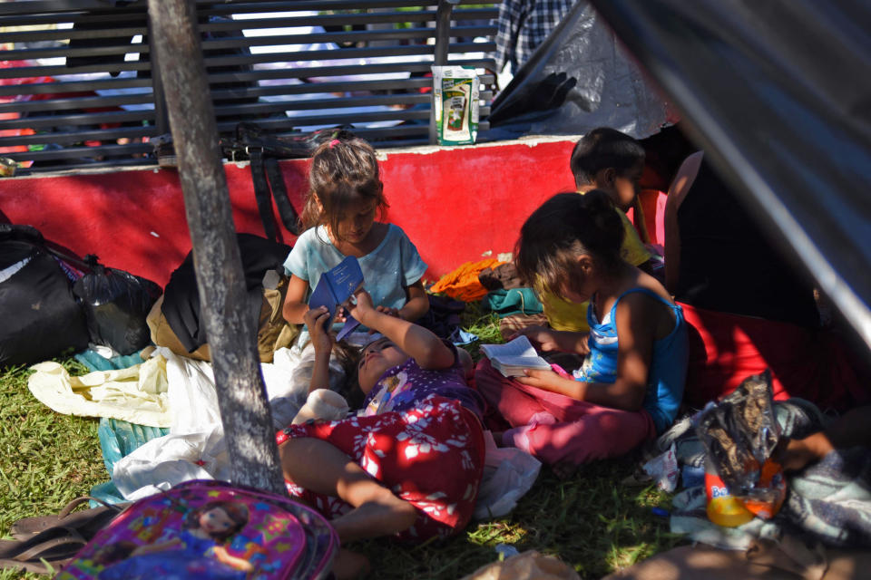 FOTOS | Migrantes toman calles de Huixtla, Chiapas, rumbo a EEUU