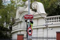 FOTO DE ARCHIVO: Cambio de nombre de calle junto a embajada rusa en Praga