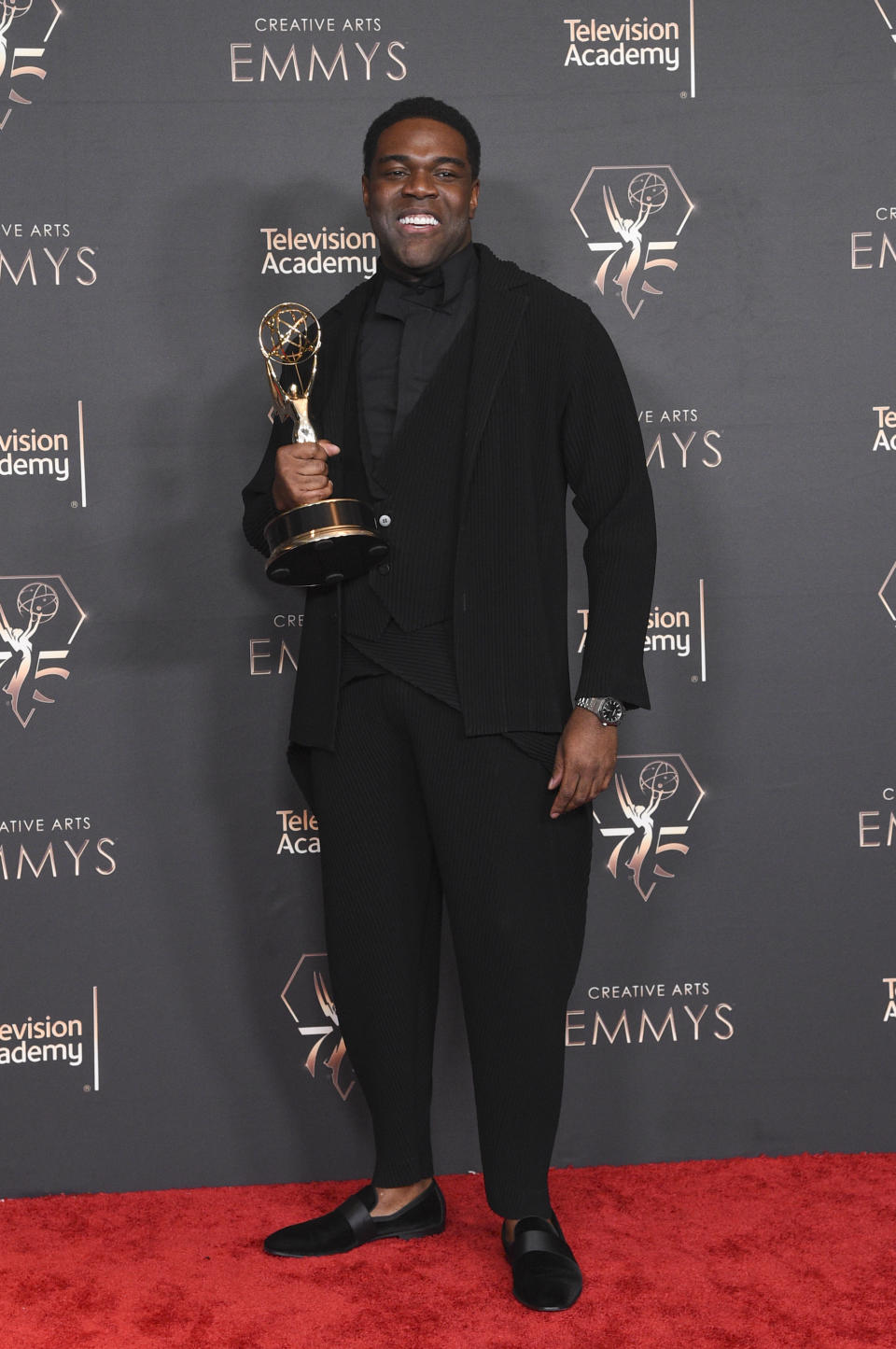 Sam Richardson poses in the press room with the award for outstanding guest actor in a comedy series for "Ted Lasso" during night one of the Creative Arts Emmy Awards on Saturday, Jan. 6, 2024, at the Peacock Theater in Los Angeles. (Photo by Richard Shotwell/Invision/AP)