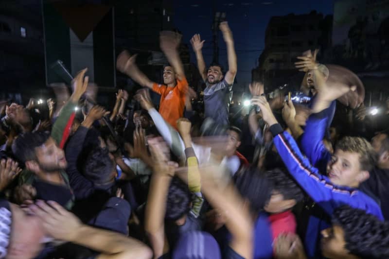 Palestinians celebrate in Rafah streets, after Hamas announced it has accepted the truce proposal, put forward by mediators Egypt and Qatar, amid the ongoing conflict between Israel and Hamas. Abed Rahim Khatib/dpa