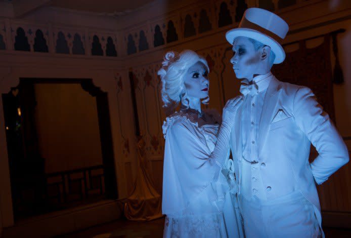 Disney Haunted Halloween_Mystic Point_Cycle of the Spirits_Dancing Couple_2